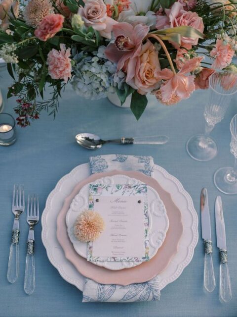 Guia de estilo de mesa de casamento: o que você precisa incluir